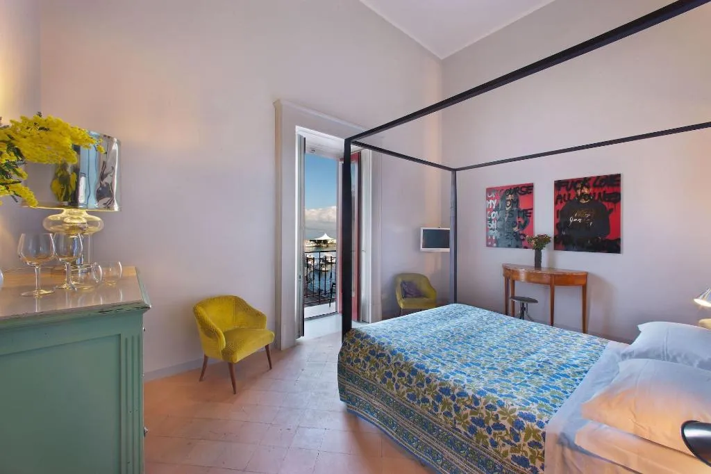 Room, Marina Piccola 73, Naples