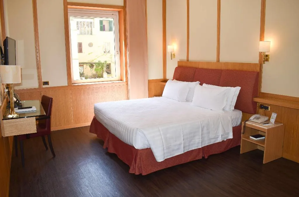 TRIPLE SUPERIOR KING BED Room, Hilton Garden Inn Rome Colosseum, Rome