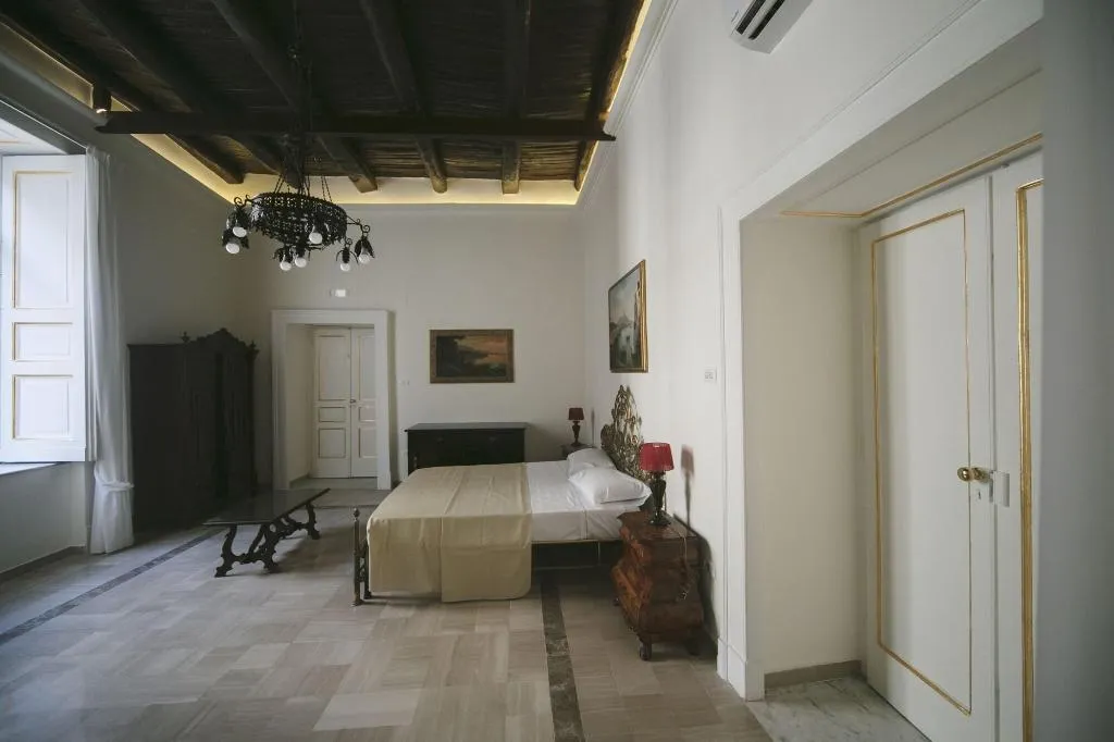 Room, Area Angioina Suites, Naples