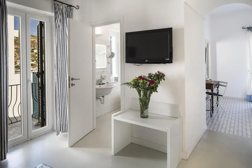 Room, Miramare Sea Resort and Spa, Naples