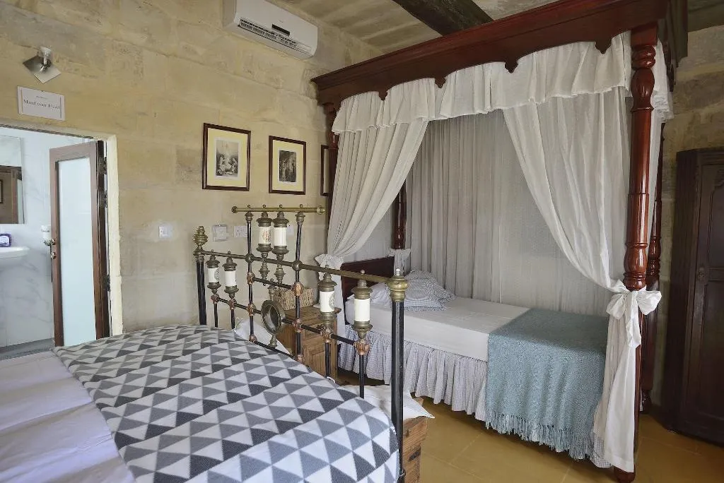 Room, The Burrow Guest House, Malta