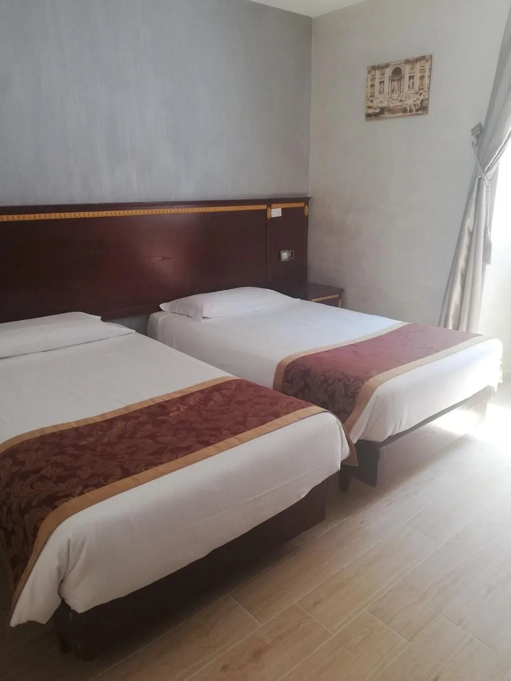 Room, B&B Drago d'Oro, Naples