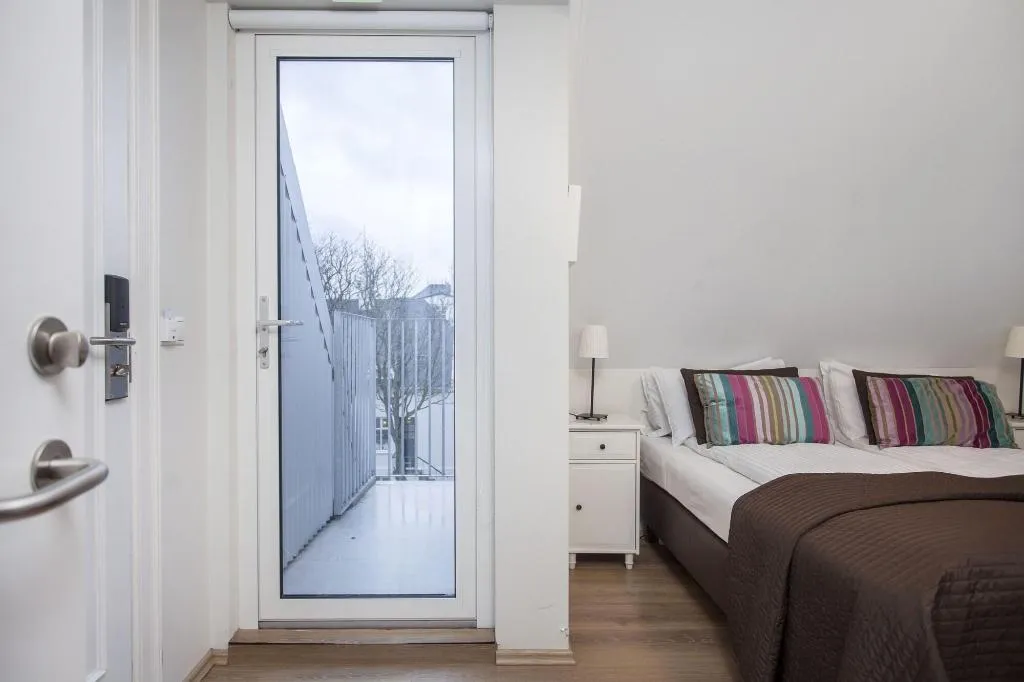 Room, Hilda, Reykjavik