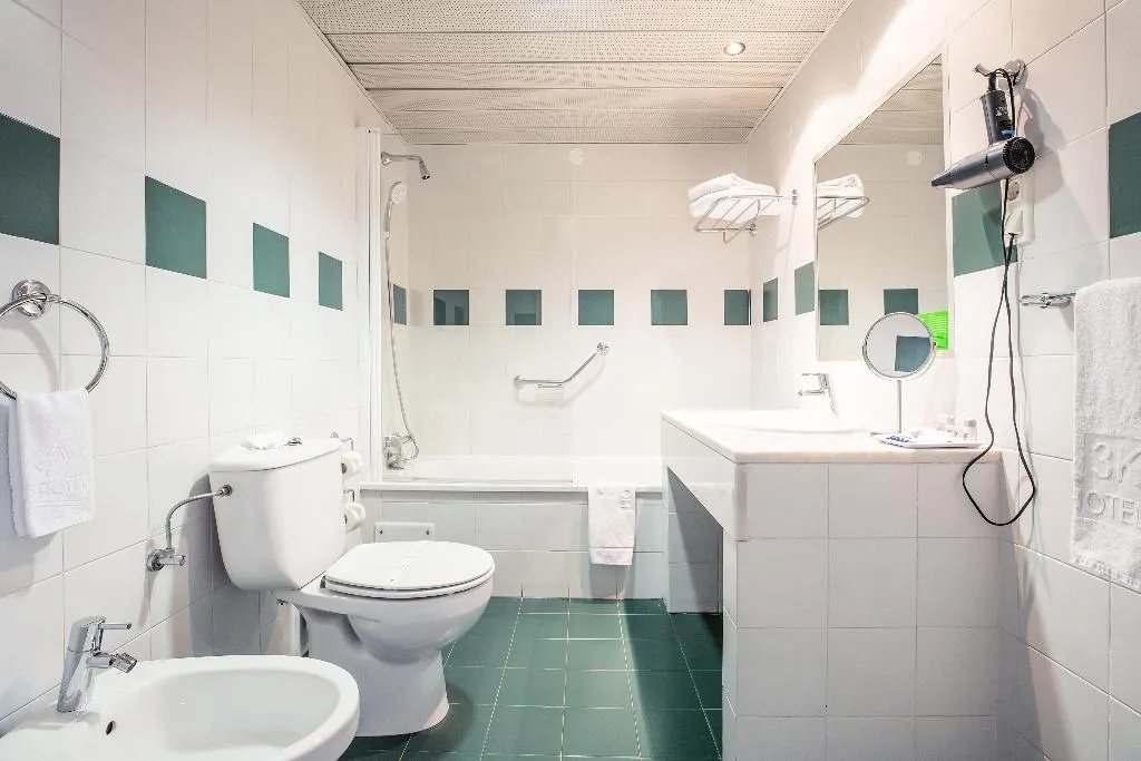 DOUBLE SUPERIOR Room, 3K Madrid, Lisbon