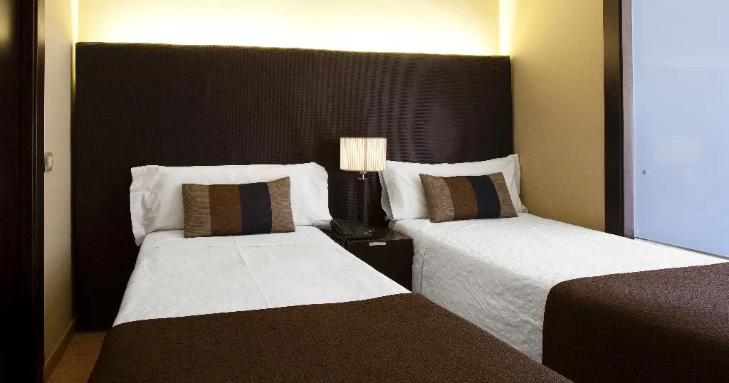 APARTMENT CAPACITY 4 Room, Senator Barcelona Apartments, Barcelona