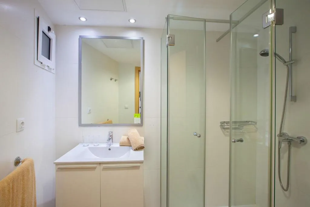 Room, Revoli, Gran Canaria