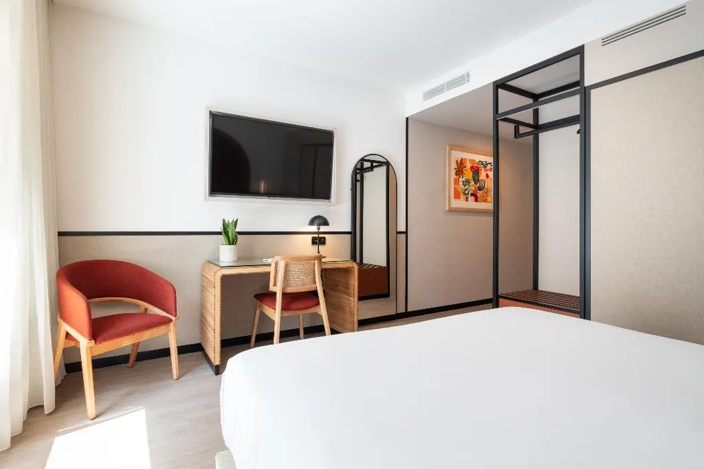 DOUBLE STANDARD Room, The Editory Garden Baixa Porto Hotel, Porto