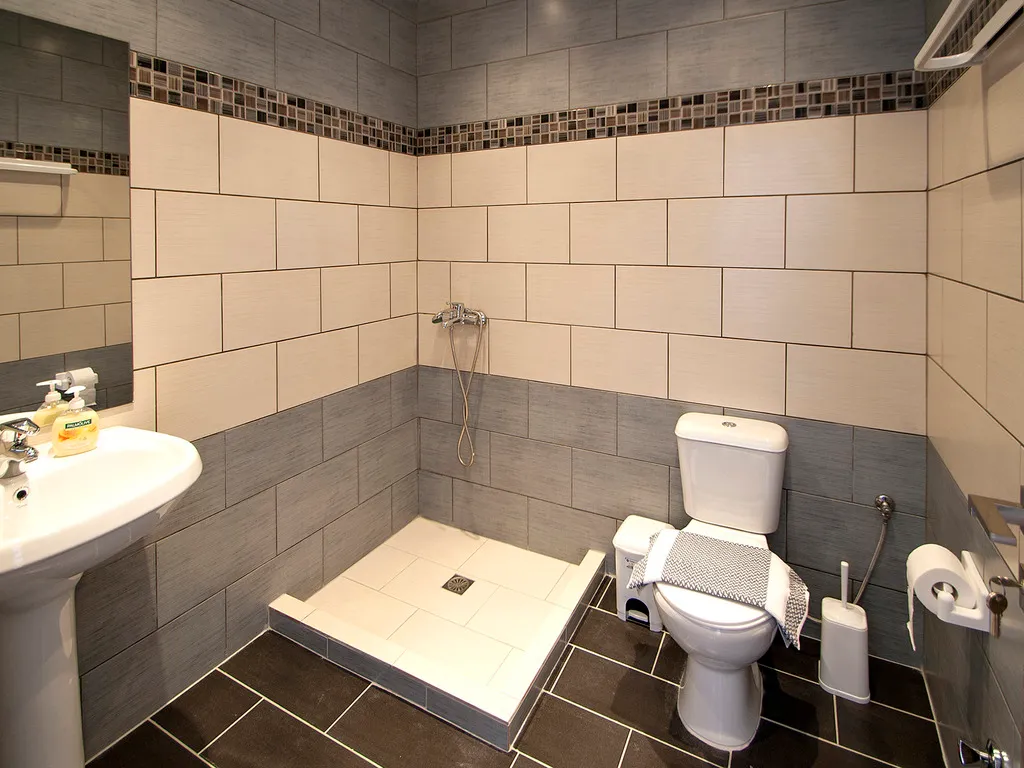 QUADRUPLE STANDARD Room, Pension Avocado, Skiathos