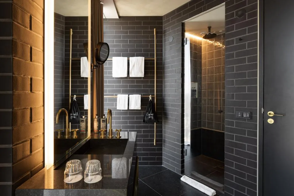 DOUBLE SUPERIOR Room, Ruby Emma Hotel Amsterdam by IHG, Amsterdam