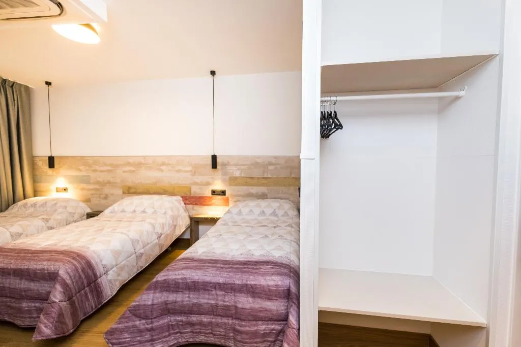 TRIPLE STANDARD Room, Far Home Bernabeu, Madrid