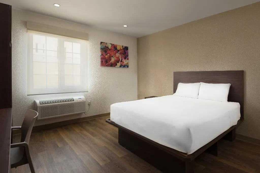 SUITE QUEEN SIZE BED Room, Extended Suites Cancun Cumbres, Cancun Area