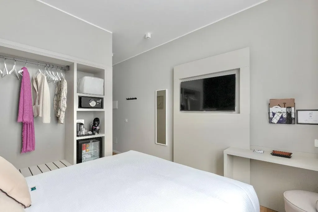 Double or Twin SUPERIOR WITH BALCONY Room, Ah - Duomo Signature, Milan