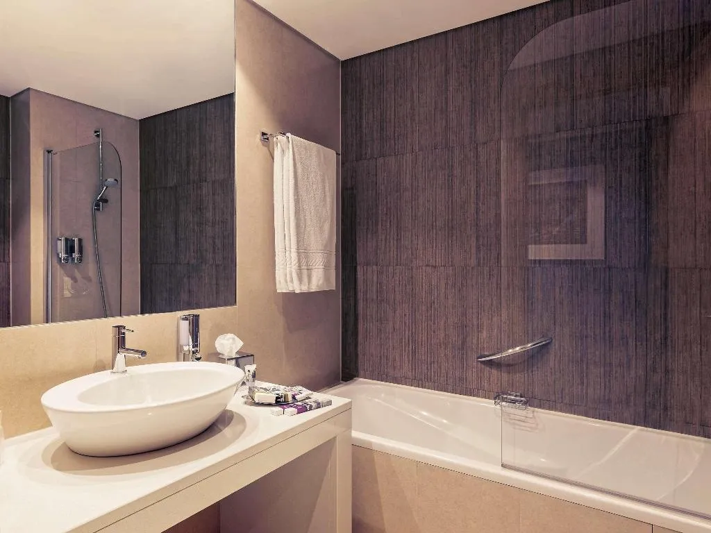 TWIN PREMIUM Room, Mercure Lisboa Almada Hotel, Lisbon
