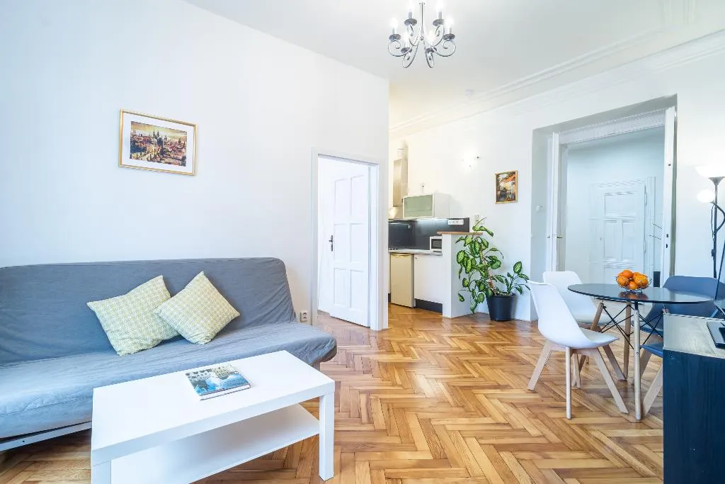 APARTMENT WITH BALCONY WITH VIEWS Room, Royal Road Residence, Prague