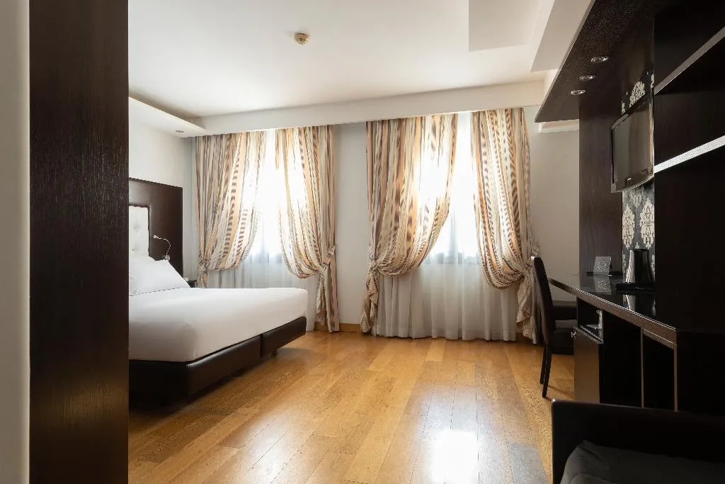 DOUBLE SUPERIOR Room, Royal Caserta Hotel, Naples