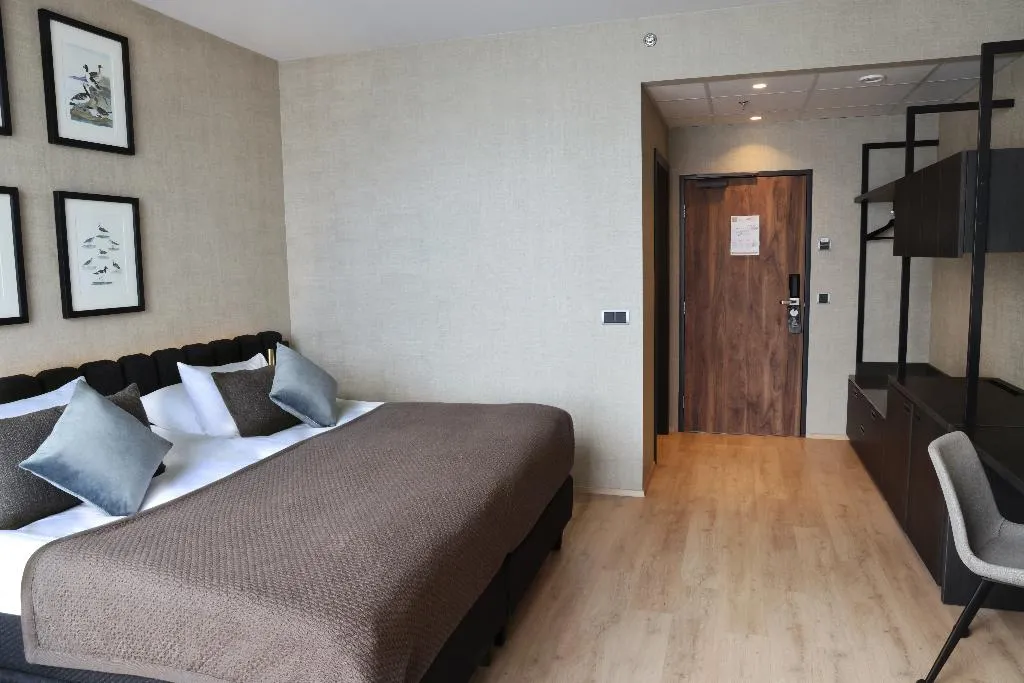 Double or Twin STANDARD Room, Grand Hotel Reykjavik, Reykjavik