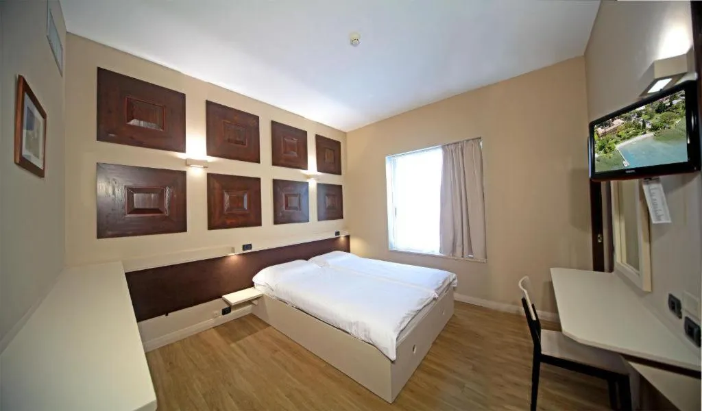 TRIPLE ECONOMY Room, La Paül, Milan