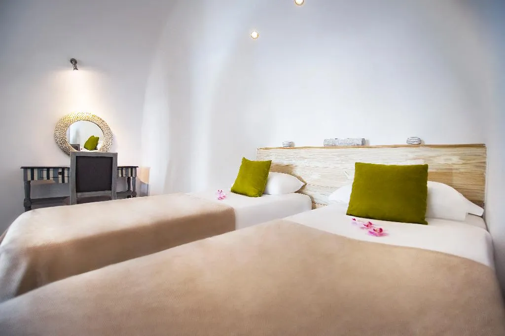 VILLA WITH PRIVATE POOL Room, Hyperion Oia Suites, Santorini