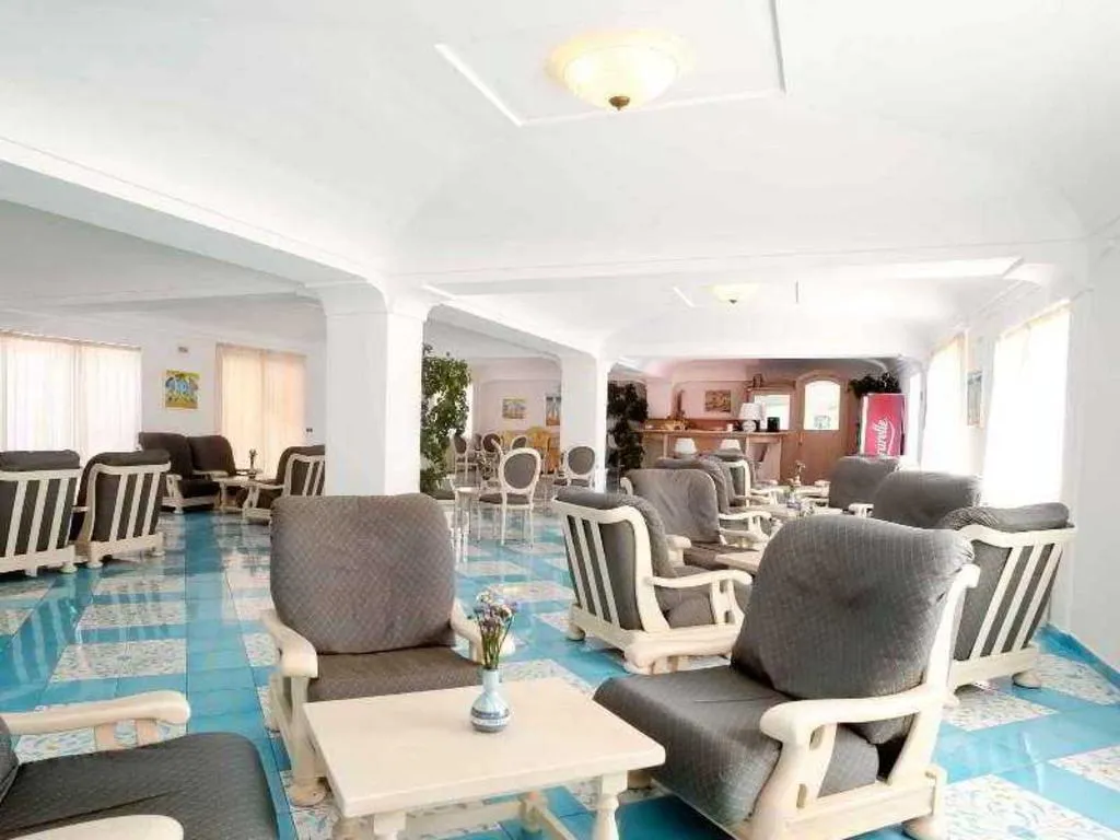 Lobby, Parco delle Agavi, Naples