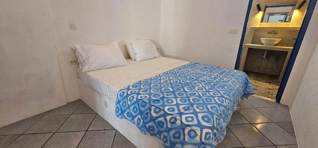 Room, Pleasure Beachside Studios, Santorini