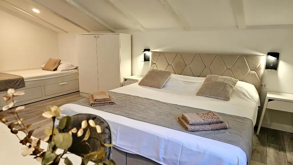 TRIPLE STANDARD Room, Villa Babilon, Dubrovnik
