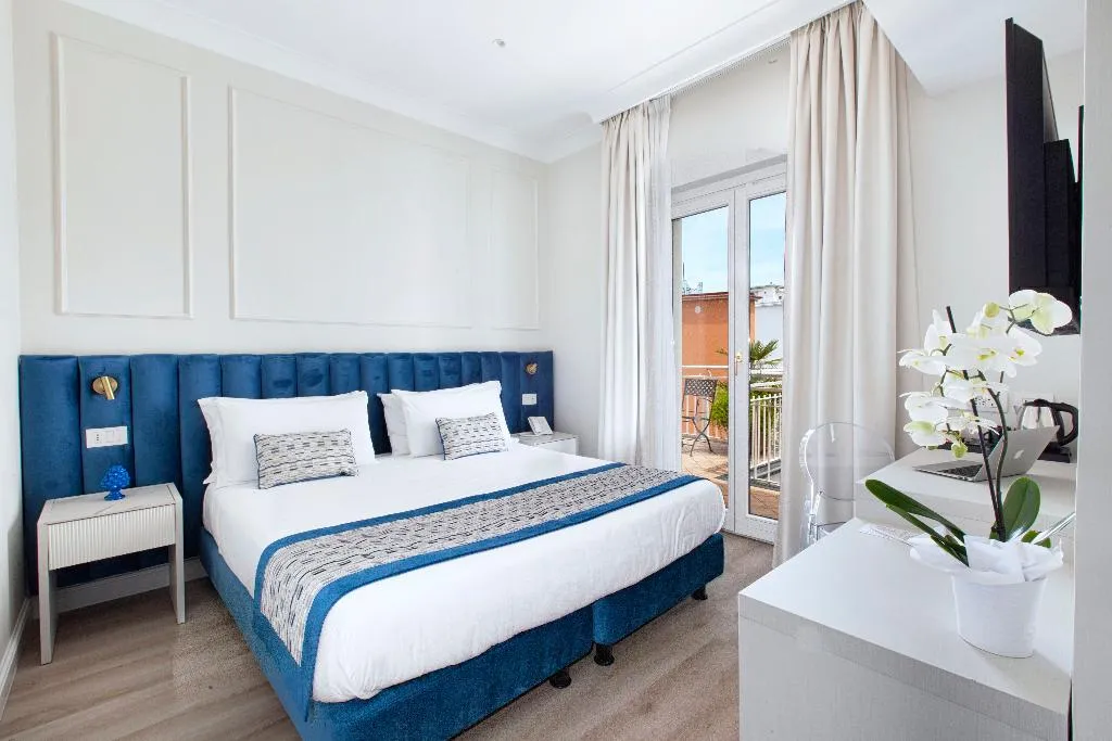 Double or Twin SUPERIOR WITH BALCONY Room, Michelangelo, Naples