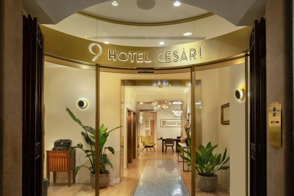 Lobby, 9 Hotel Cesari, Rome
