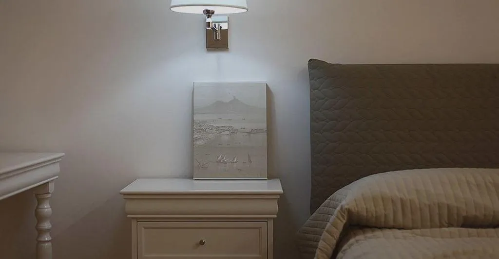 Room, La Strada Parlata, Naples