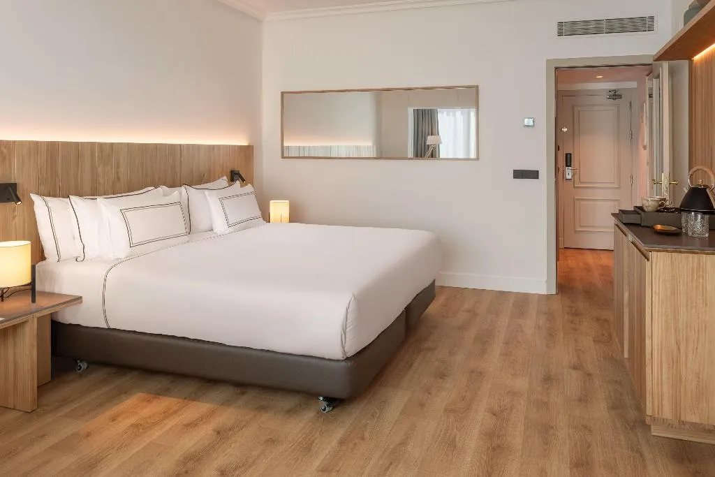 Double or Twin SUPERIOR POOL VIEW Room, Melia Barajas, Madrid