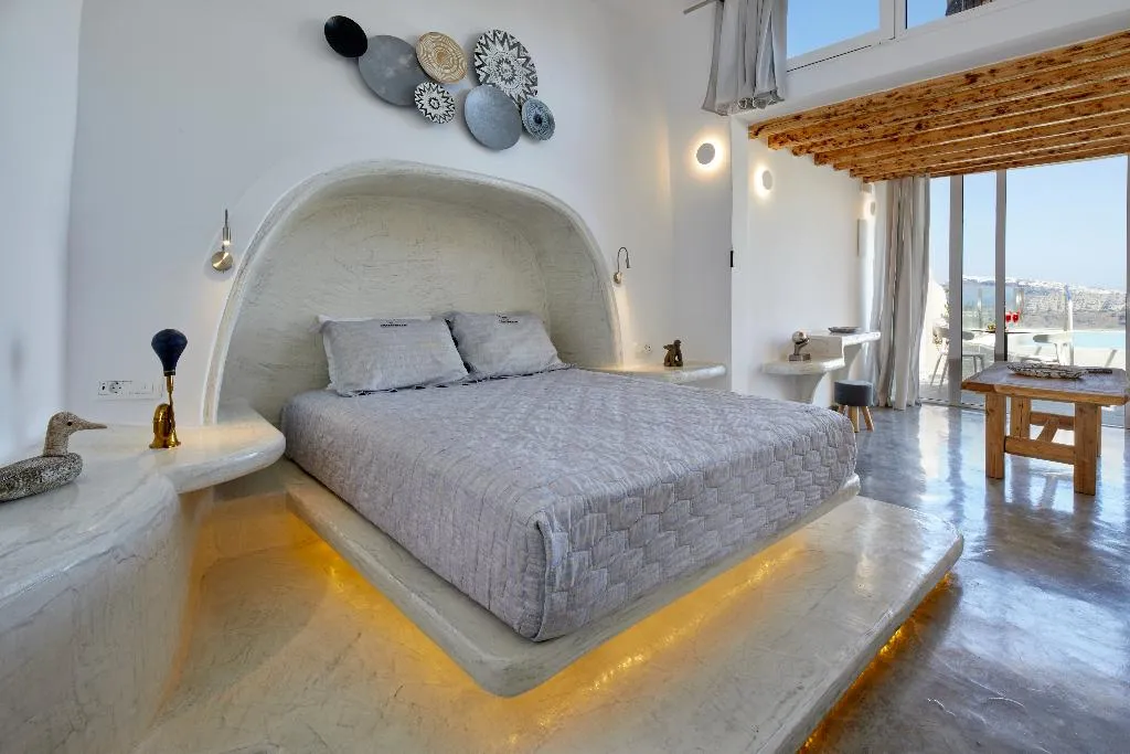 SUITE SEA VIEW WITH PRIVATE POOL Room, Suites of the Gods Cave Spa, Santorini