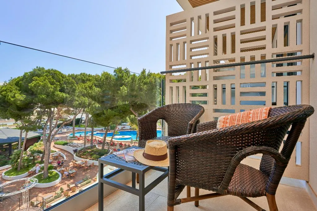 FAMILY ROOM WITH BALCONY Room, S'Entrador Playa, Majorca