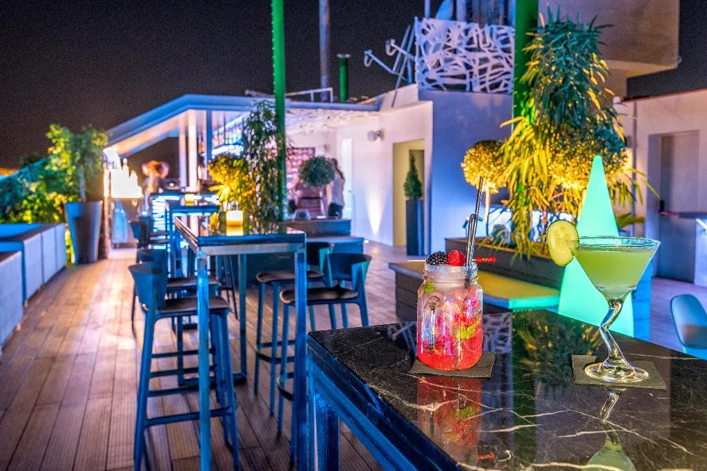 Terrace, Aparthotel Veramar, Costa Del Sol