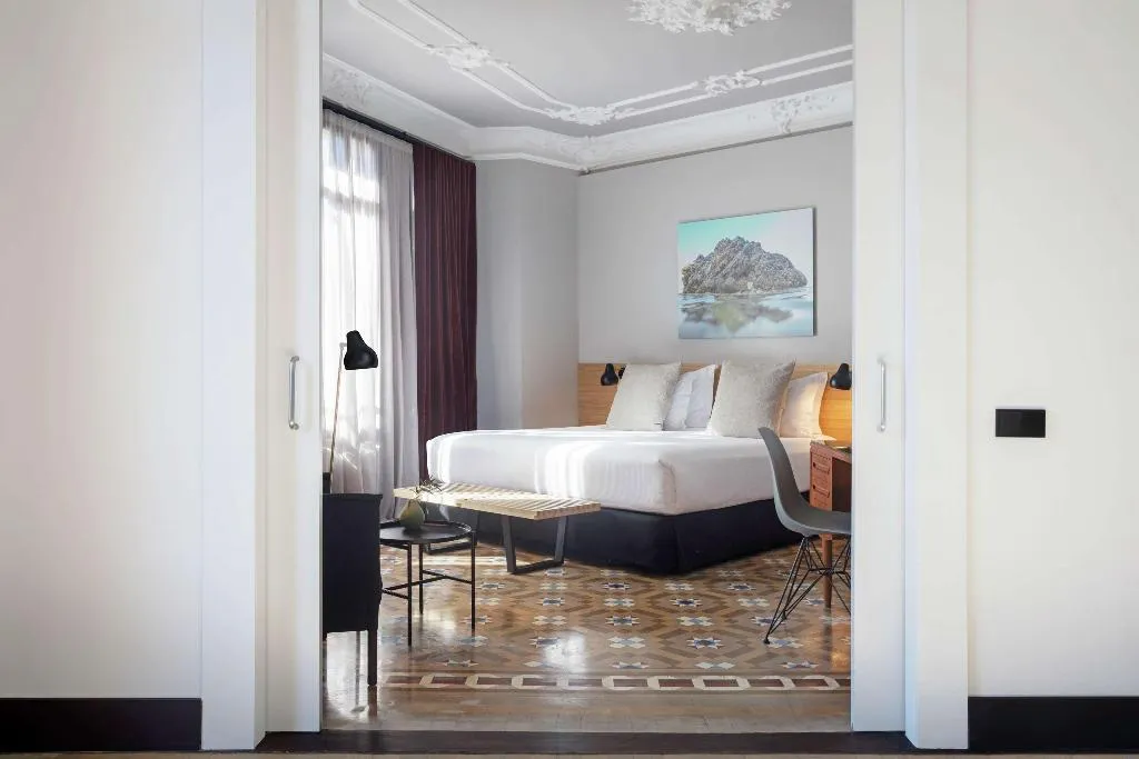 Room, Alexandra Barcelona, Curio Collection by Hilton, Barcelona