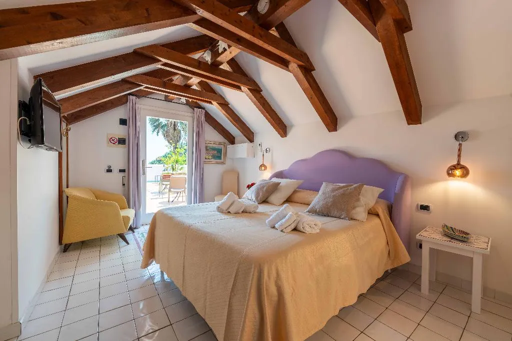 JUNIOR SUITE STANDARD Room, Hotel Villa Annalara, Naples