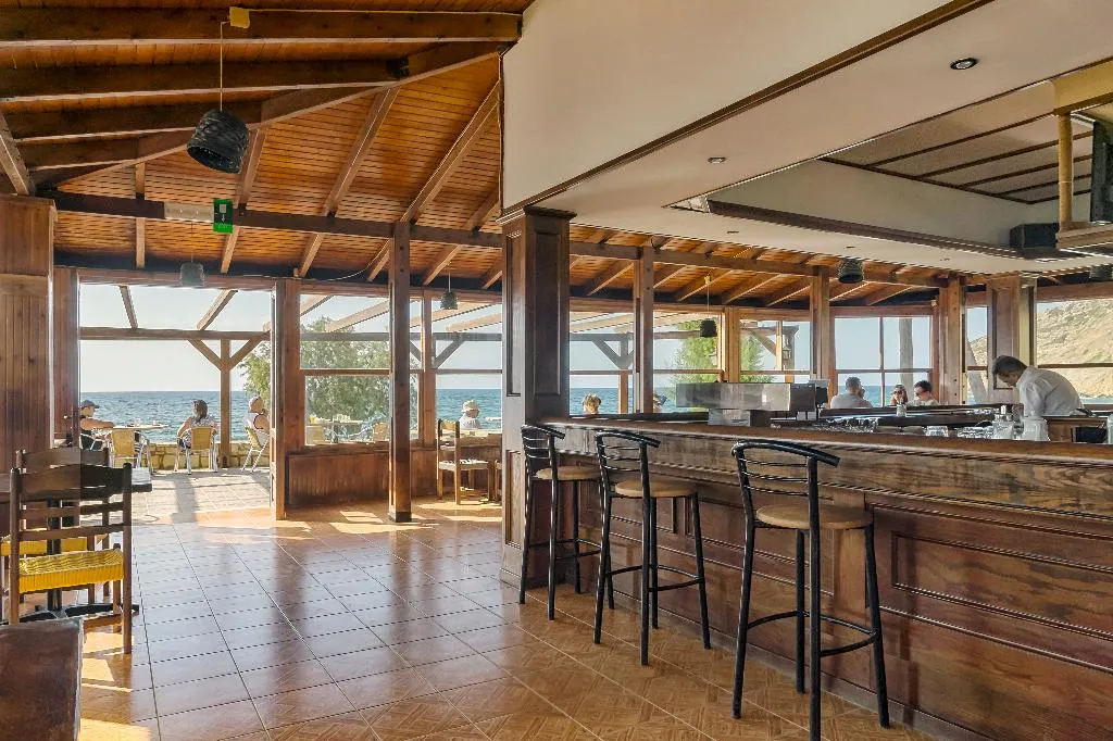 Bar, Begeti Bay, Crete