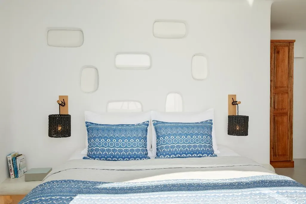 SUITE DELUXE WITH PRIVATE POOL Room, La Perla Villas and Suites, Santorini