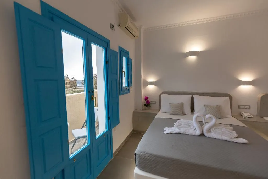 TRIPLE SUPERIOR Room, Perissa Bay, Santorini
