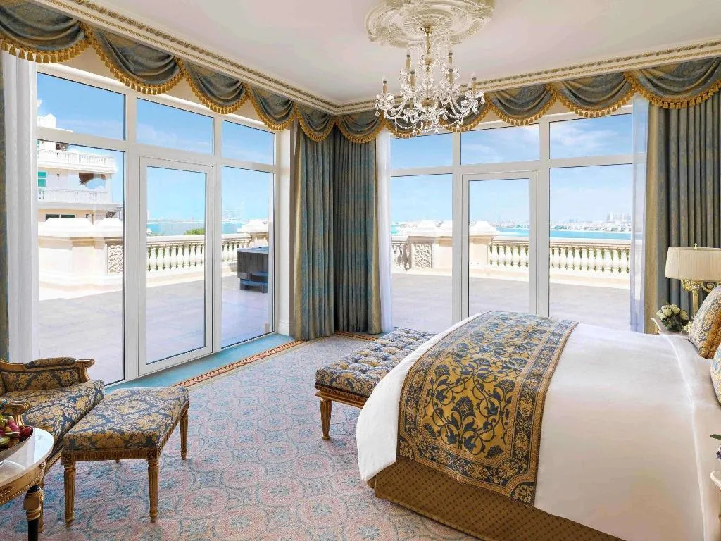 DOUBLE CLUB PREMIUM Room, Raffles The Palm Dubai, Dubai