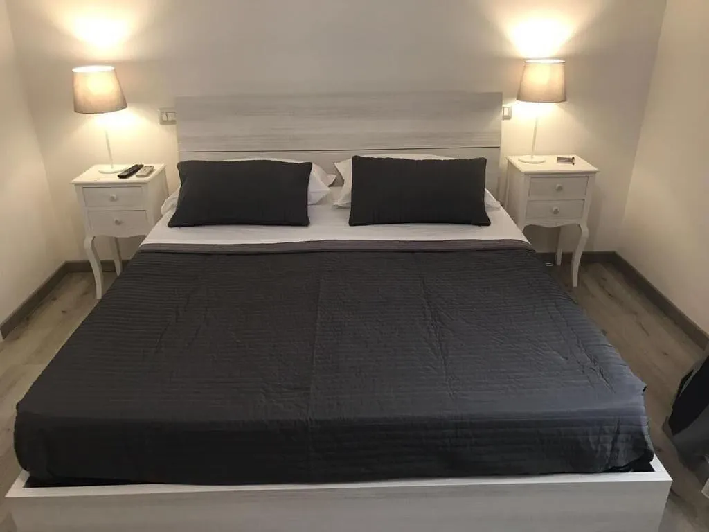 Room, Angolo Di Roma, Naples