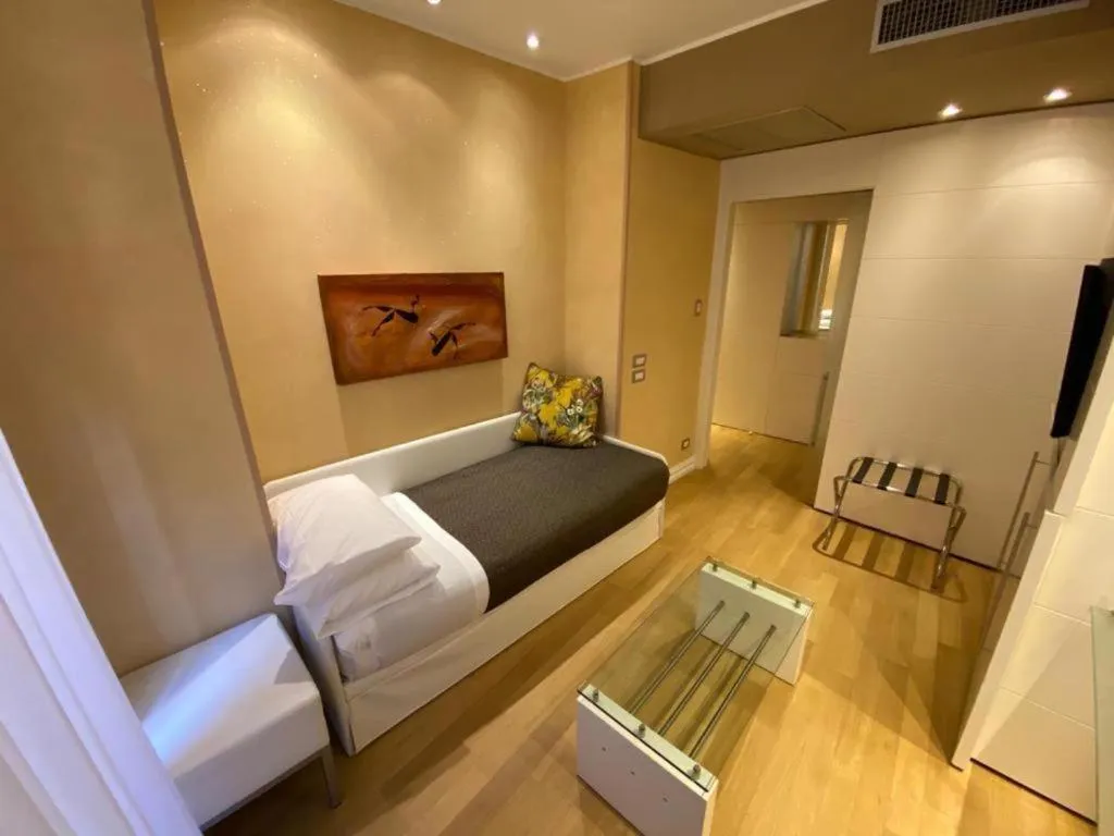 DOUBLE SINGLE USE SUPERIOR Room, White, Rome