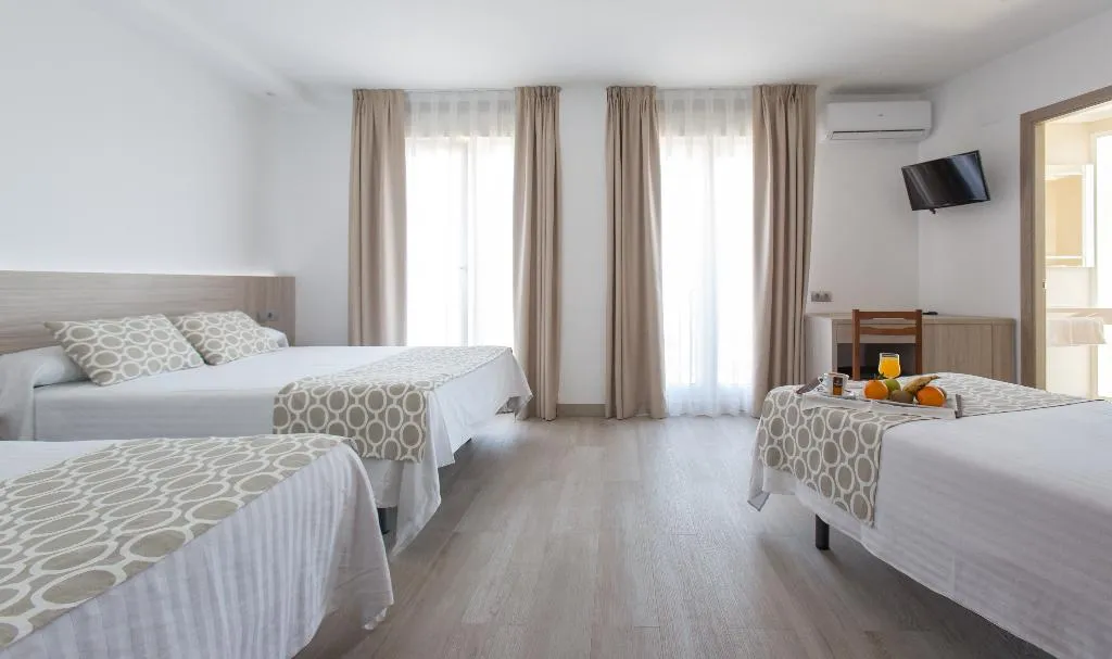 QUADRUPLE STANDARD Room, Olympia Ronda II, Valencia