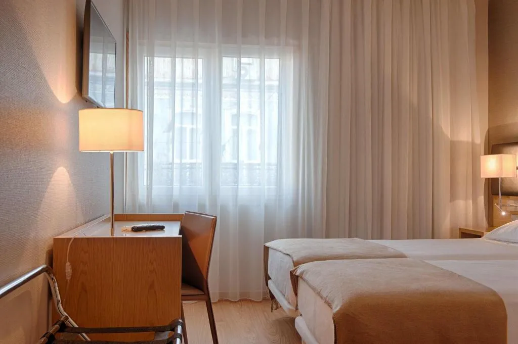 FAMILY ROOM QUEEN SIZE BED Room, Oslo Coimbra, Porto