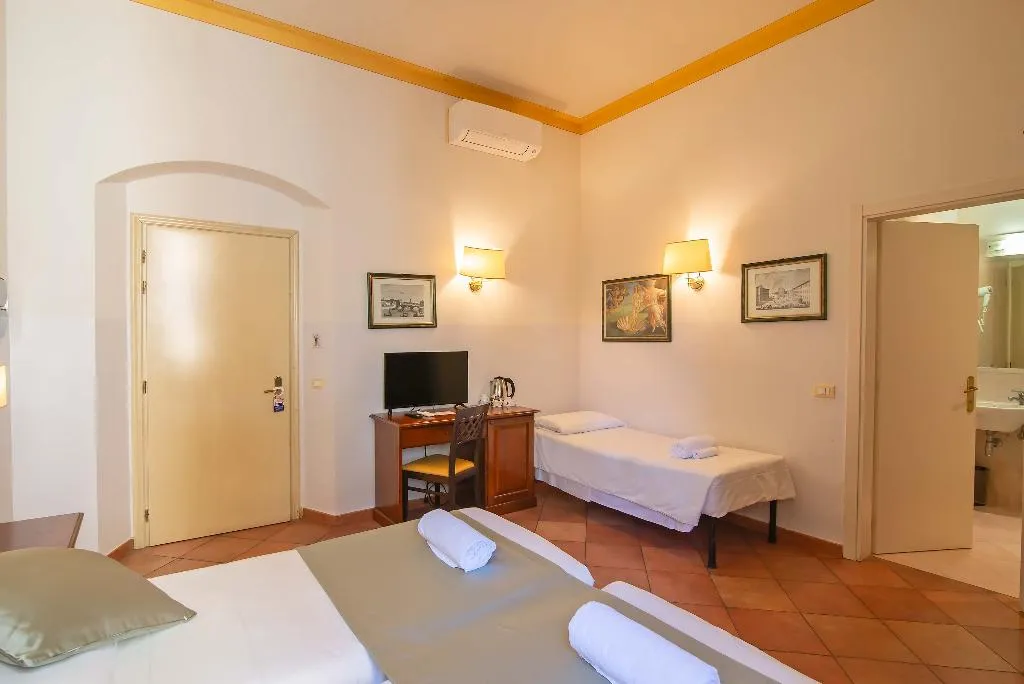 TRIPLE STANDARD Room, Cimabue, Florence