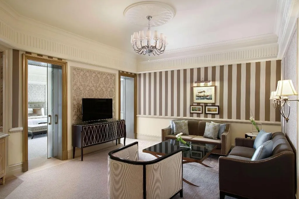 SUITE SUPERIOR Room, Al Habtoor Palace, Dubai