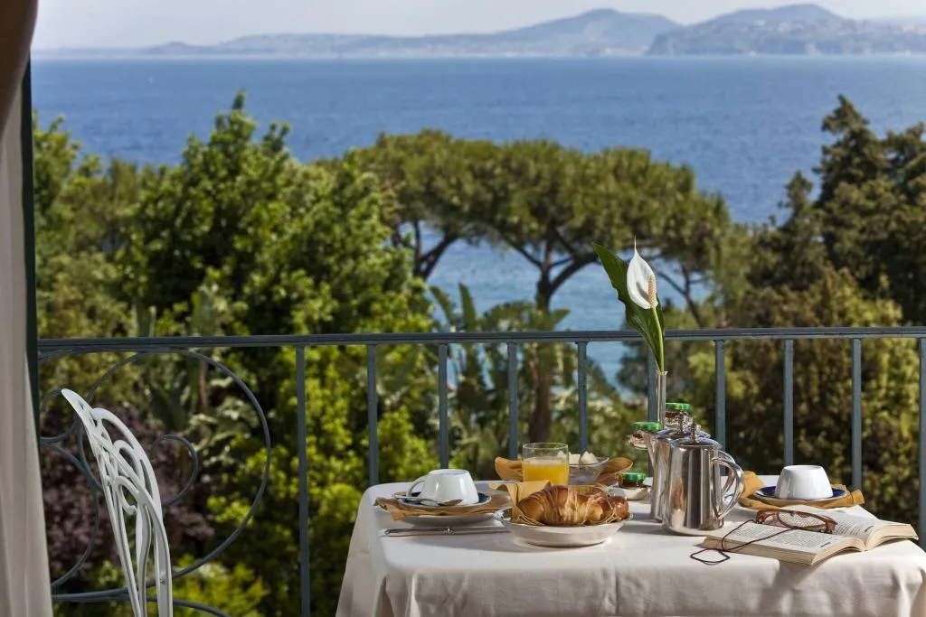 Room, Excelsior Belvedere Hotel & Spa, Naples