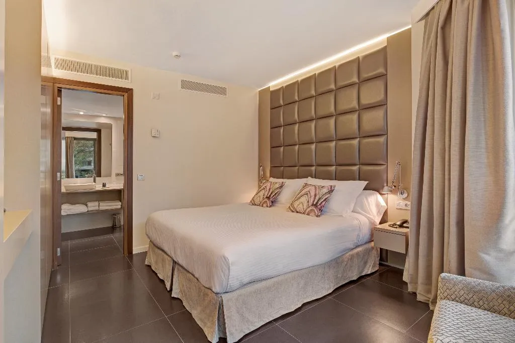 SUITE CAPACITY 3 Room, Palladium, Majorca
