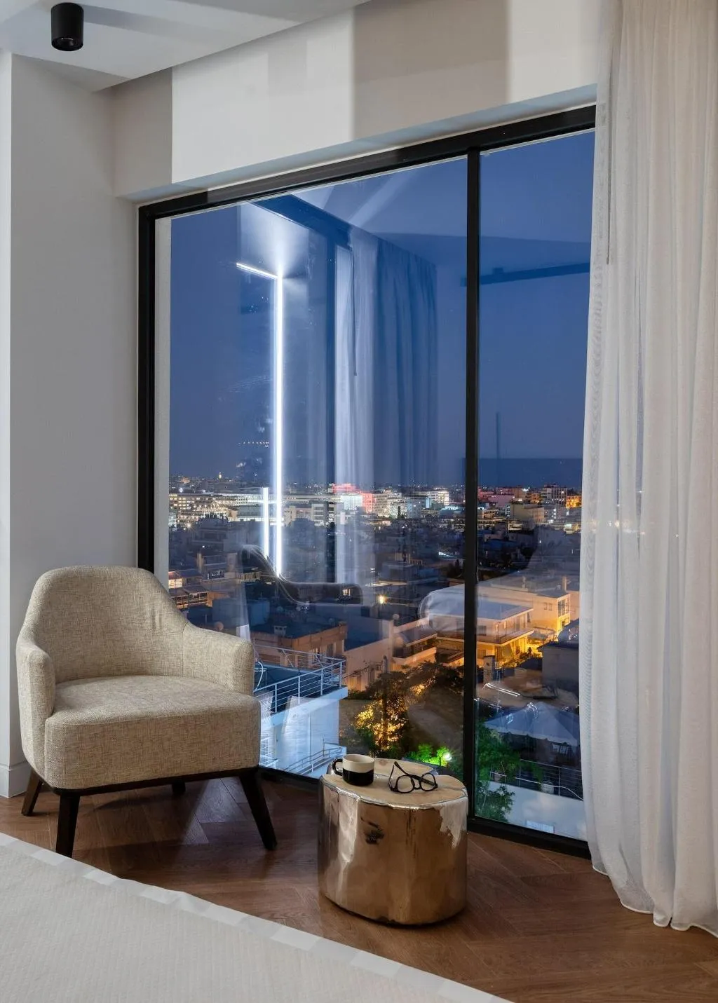 Room, Neoma, Athens