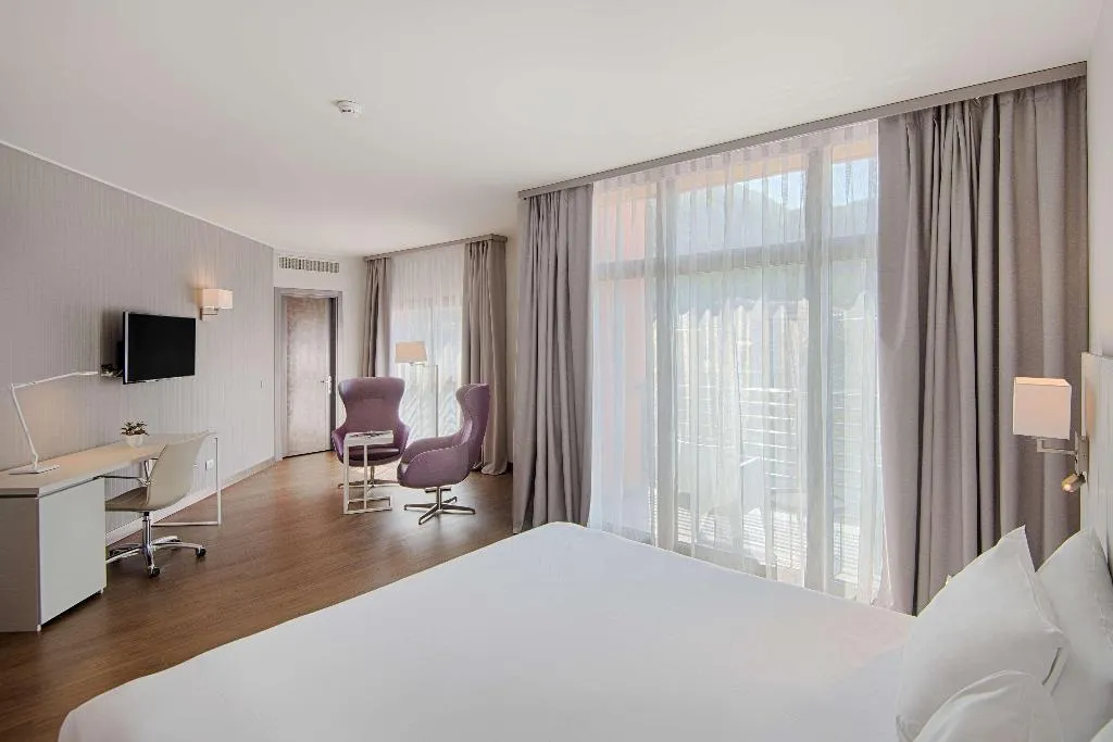 JUNIOR SUITE WITH VIEWS Room, NH Lecco Pontevecchio, Milan