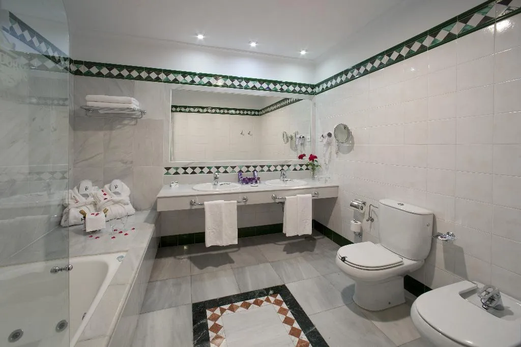 TWIN SUPERIOR Room, Parador de Guadalupe, Madrid