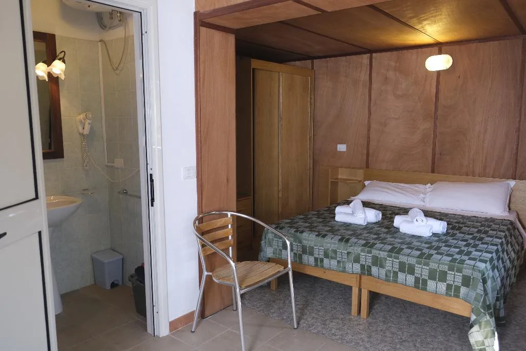 DOUBLE STANDARD Room, Torre Del Porticciolo Camping - Village - Gampling, Alghero